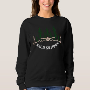 Sudadera eslogan de Wild Swimmer nadando