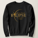 Sudadera Estado Personalizado moderno 2024 Eclipse solar to<br><div class="desc">Presentamos nuestra moderna camiseta Personalizado Eclipse Solar Total 2024 Texas Black & Gold, una elegante pieza conmemorativa para este extraño evento celestial. esta camiseta captura la elegancia y emoción del eclipse solar total. Con el año 2024 exhibido con audacia, junto con la ubicación de Texas, sirve como un recuerdo atemporal...</div>