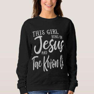 Sudadera Este Chica Corre Sobre Jesús Y Taekwondo Christian