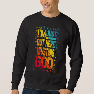 Sudadera Estoy Aquí Fuera Confiando En Dios