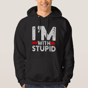 Sudadera Estúpido y estoy con estúpido para una pareja coin