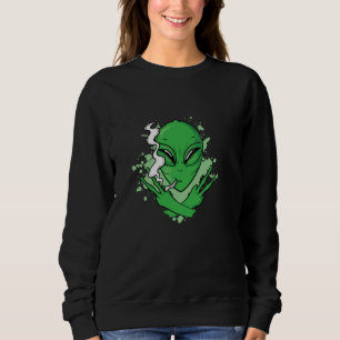 Sudadera Extraterrestre fumando entre estrellas y humo