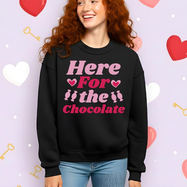 Sudadera Funny Valentine’s Here for the Chocolate (Subido por el creador)