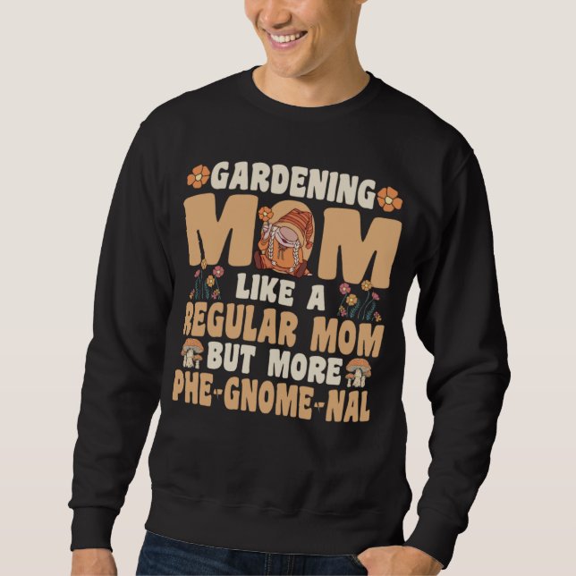 Sudadera Gardening Mom with Gnomes (Anverso)