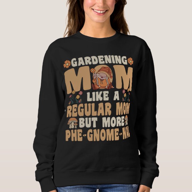 Sudadera Gardening Mom with Gnomes (Anverso)