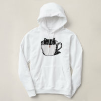 Gatito negro con nariz roja escondido en una taza