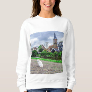 Sudadera Gato en el pueblo pesquero tradicional