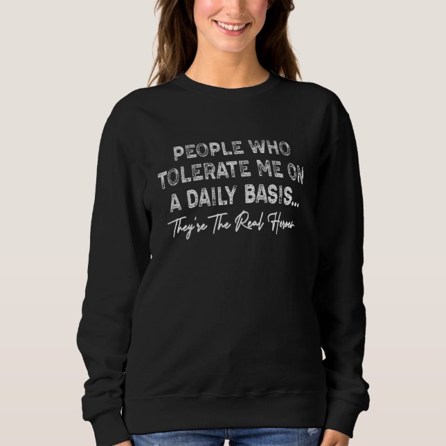 Sudadera Gente que me tolera a diario con sarcasmo (Anverso)