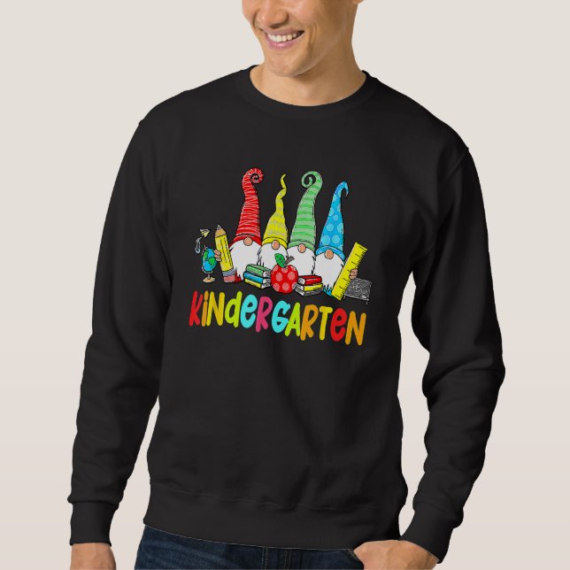 Sudadera Gnomes Kindergarten Crew First Day Teacher Back To (Anverso)