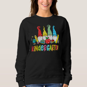 Sudadera Gnomes Kindergarten Crew First Day Teacher de vuel