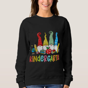 Sudadera Gnomes Kindergarten Crew First Day Teacher de vuel