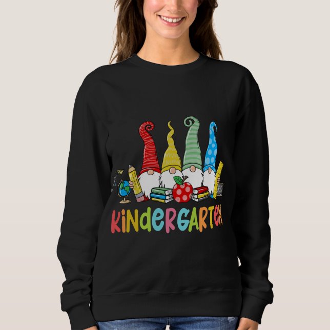 Sudadera Gnomes Kindergarten Crew First Day Teacher de vuel (Anverso)