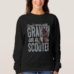 Sudadera Graciosa abuela en un Scooter