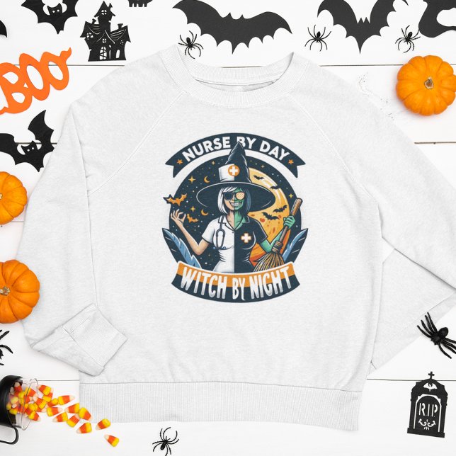 Sudadera Graciosa enfermera de Halloween T-Shirt (Nurse by Day Witch by Night Sweatshirt Halloween)