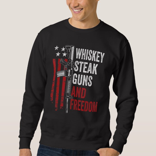 Sudadera Guns Whiskey Beer And Freedom Drinking Usa Gun O (Anverso)