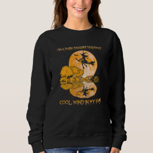 Sudadera Halloween Brujas Montando En Un Desierto Oscuro