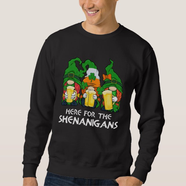 Sudadera Here For The Shenanigans Gnome Beer St Patricks Da (Anverso)