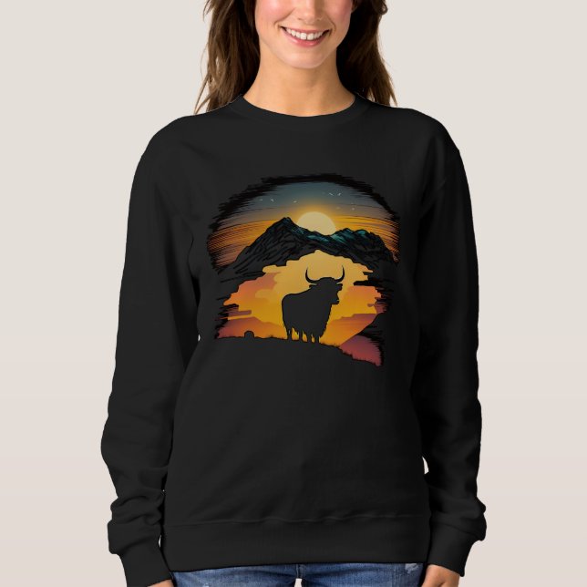 Sudadera Highland Cow Scottish Cattle Sunset (Anverso)