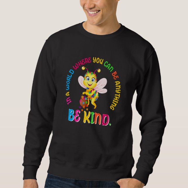 Sudadera In A World Where You Can Be Anything Be Kind Cute  (Anverso)