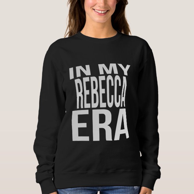 Sudadera In My Rebecca Era Family Reunion Squad First Last  (Anverso)
