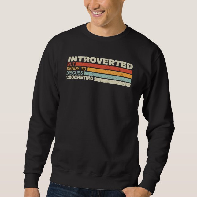 Sudadera Introvertido pero listo Tejiendo al crochet retro  (Anverso)