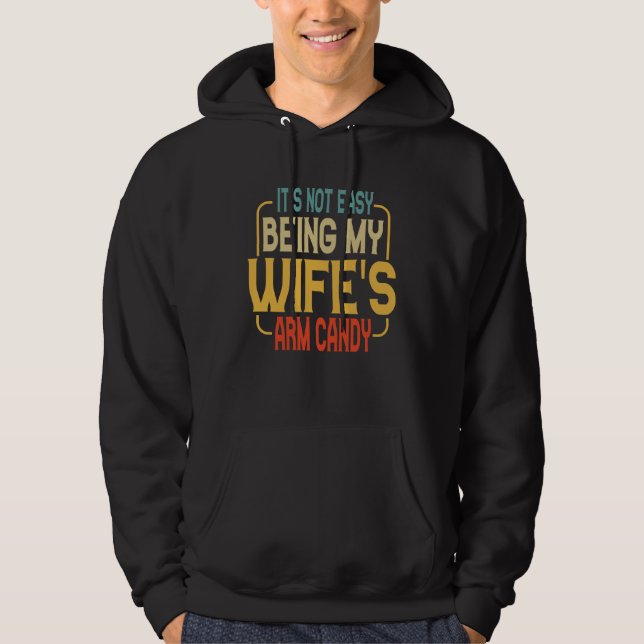 Sudadera It s Not Easy Being My Wifes Arm Candy Husband 1 (Anverso)