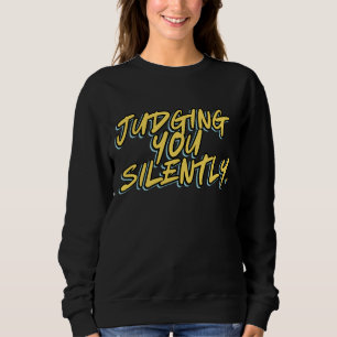 SUDADERA JUZGÁNDOTE SILENCIOSAMENTE