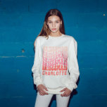 Sudadera La dama de honor rosa moderna y femenina retro de<br><div class="desc">La dama de honor rosa y la chica roja retro simple de los años 60 de las vibraciones frescas de la soltera fin de semana fiesta a favor de los totes.</div>
