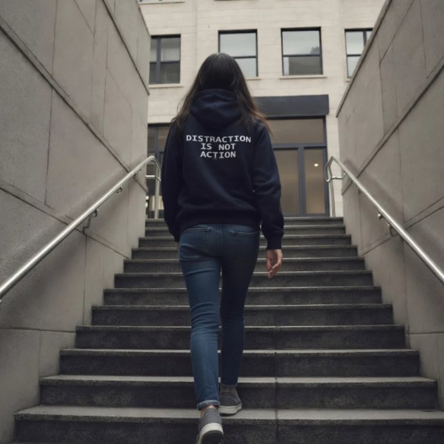 Sudadera La distracción no es acción (Subido por el creador)