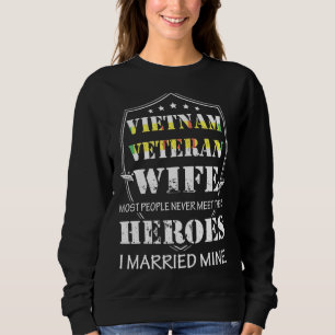 Sudadera La veterana esposa de Vietnam que la mayoría de la