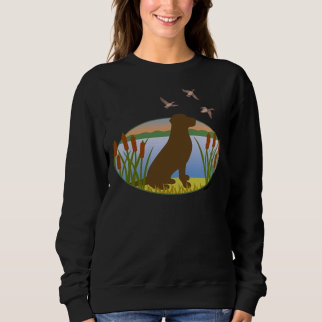 Sudadera Labrador de chocolate recuperado cazando atardecer (Anverso)