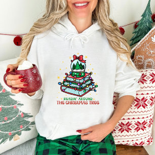 Sudadera Lectura Navideña alrededor del árbol de Navidad