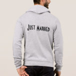 Sudadera Los hombres acaban de casarse con Hoodie<br><div class="desc">Esta suave cremallera de Bella es para que el novio se relaje,  mostrada en un color Heather Grey con un texto Just Married en la parte posterior. Personalizar este artículo o compra tal cual.</div>