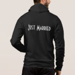 Sudadera Los hombres acaban de casarse con Hoodie<br><div class="desc">Esta suave cremallera de Bella es para que el novio se relaje,  mostrada en negro con un texto de Just Married en la espalda. Personalizar este artículo o compra tal cual.</div>