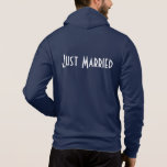 Sudadera Los hombres acaban de casarse con Hoodie<br><div class="desc">Esta blanda cremallera de Bella es para que el novio se relaje,  mostrada en la Marina con un texto de Just Married en la parte posterior. Personalizar este artículo o compra tal cual.</div>