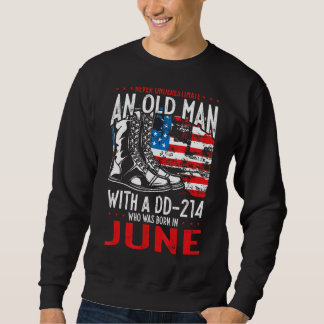 Sudadera Los Hombres Nunca Subestiman A Un Viejo Con Un Dd