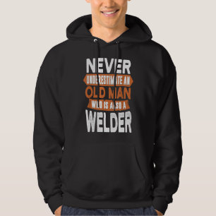 Sudadera Los Hombres Nunca Subestiman A Un Viejo Que Tambié