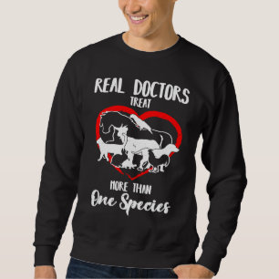 Sudadera Los médicos reales tratan a más de una especie Vet