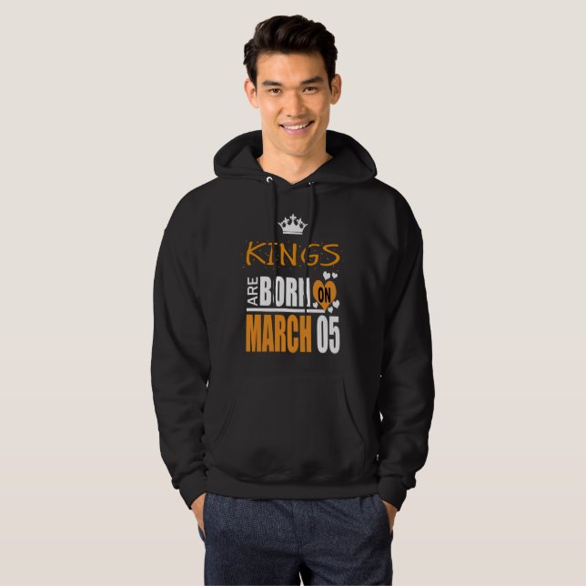 Sudadera Los reyes nacen el 5 de marzo (Anverso completo)