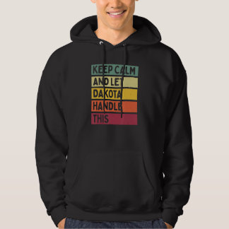 Sudadera Mantén la calma y deja que Dakota maneje esto Cita