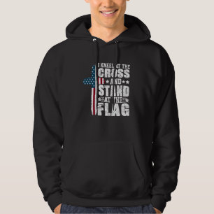 Sudadera Me arrodillé en la cruz y me paré en la bandera