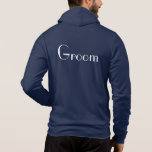 Sudadera Mens Groom Hoodie<br><div class="desc">American Apparel blanda cremallera para que el novio se relaje, se muestra en azul marino y tiene texto Groom en la parte posterior. Personalizar este artículo o compra tal cual.</div>