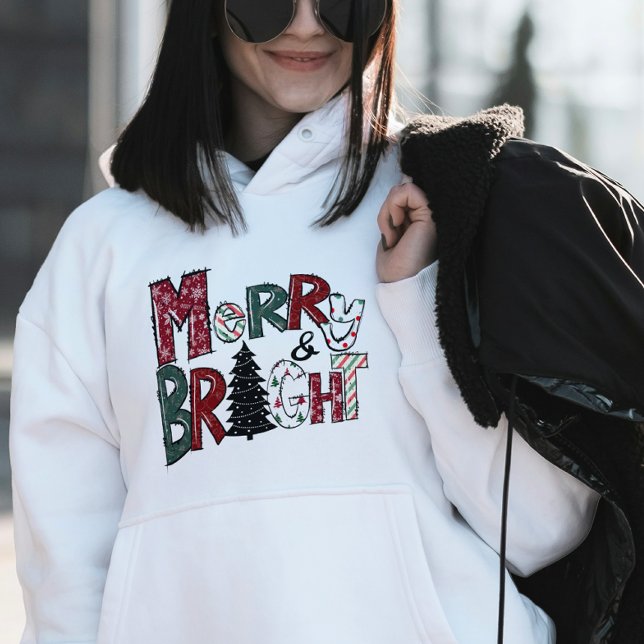 Sudadera Merry & Bright – Luces y árbol de Navidad (Subido por el creador)
