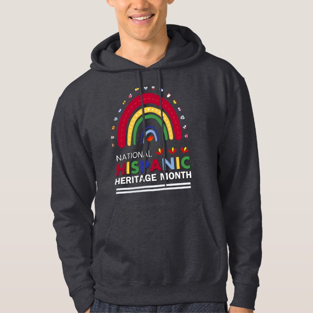 Sudadera Mes del patrimonio hispano: arcoiris y banderas (Anverso)