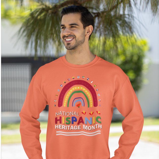 Sudadera Mes del patrimonio hispano: arcoiris y banderas (Subido por el creador)