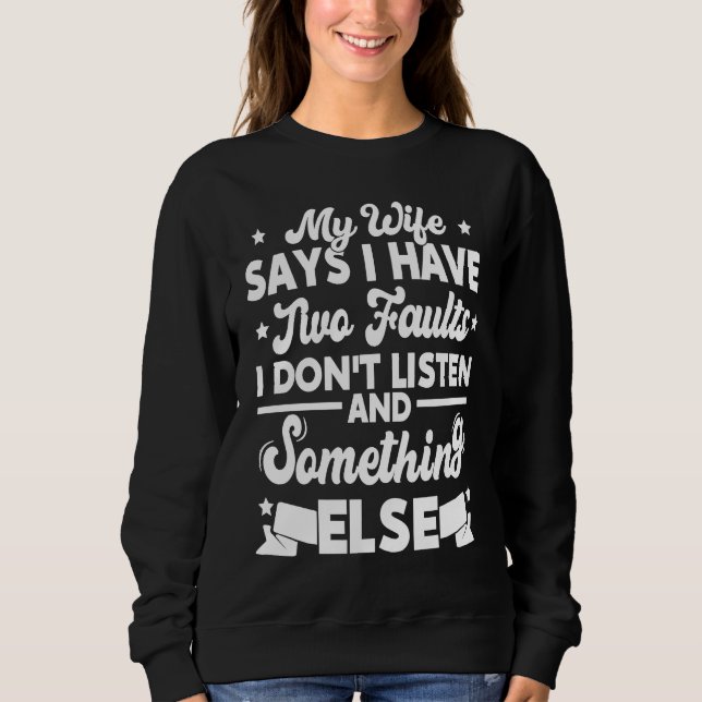 Sudadera Mi esposa dice que tengo dos defectos no escucho a (Anverso)
