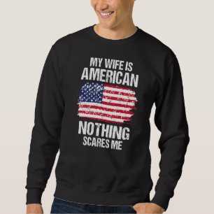 Sudadera Mi esposa es norteamericana, nada me asusta.