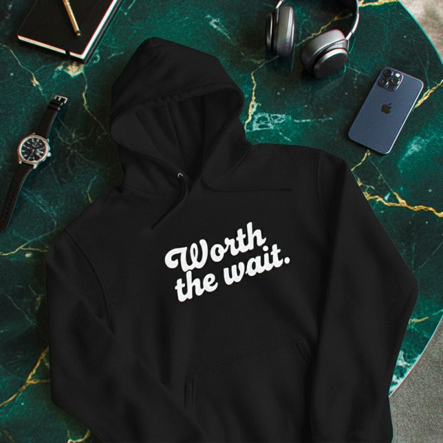 Sudadera Minimal “Worth The Wait” Hoodie – Clean Aesthetic (Subido por el creador)