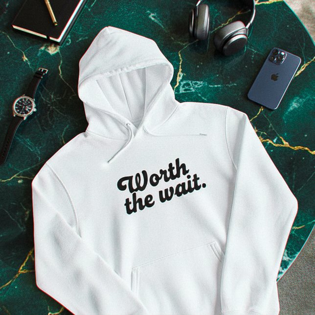 Sudadera Minimal “Worth The Wait” Hoodie – Clean Aesthetic (Subido por el creador)