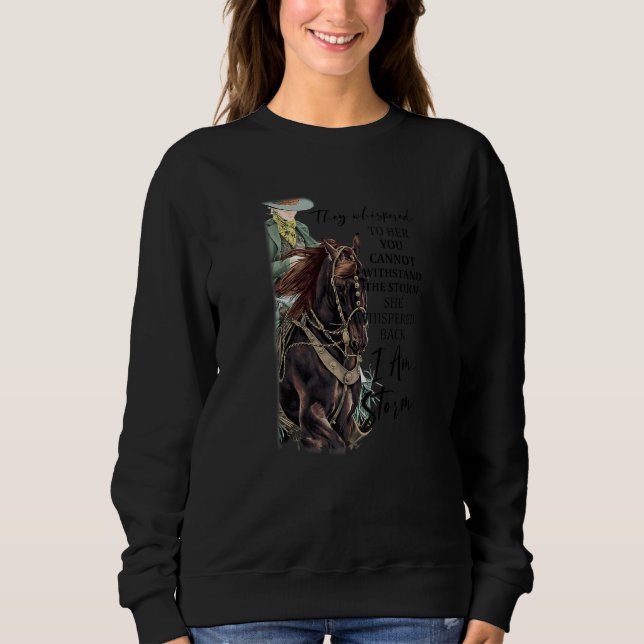 Sudadera Muchacha de vaca montando caballo soy la tormenta  (Anverso)